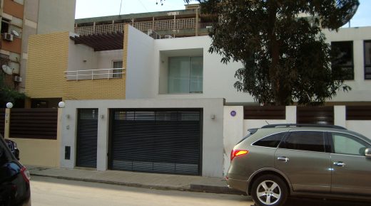 RuaEmílioM'Bindi 街上的家庭住宅