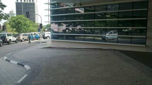 托雷斯做卡尔莫大厦