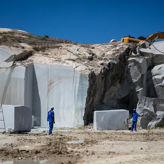 pedreira-grey-chibia04