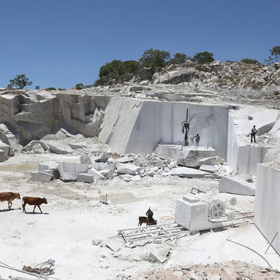 pedreira-grey-chibia05