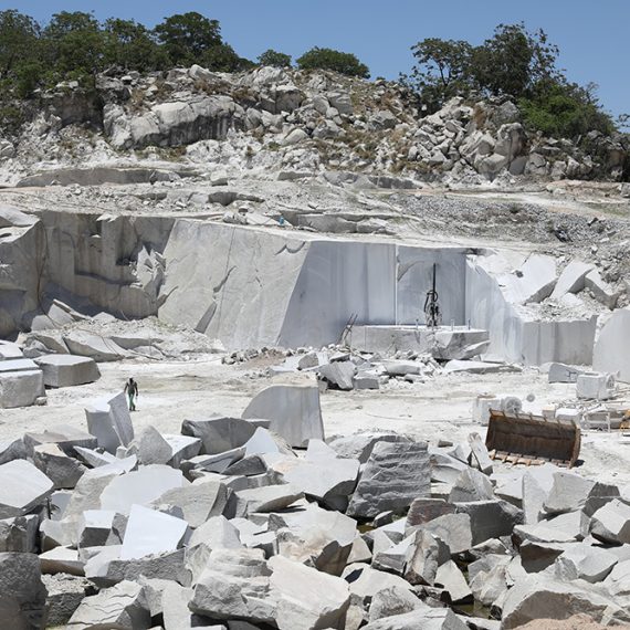 pedreira-grey-chibia06